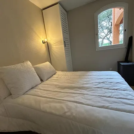 Domaine Valescure 1 Ou 2 Pieces Vue Jardin Ou Piscine Appartement *